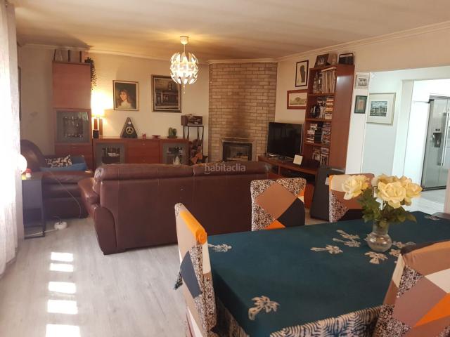 Chalet en venta en Villalbilla, El Robledal. Bonito chalet en el Robledal en una planta. Chalets.