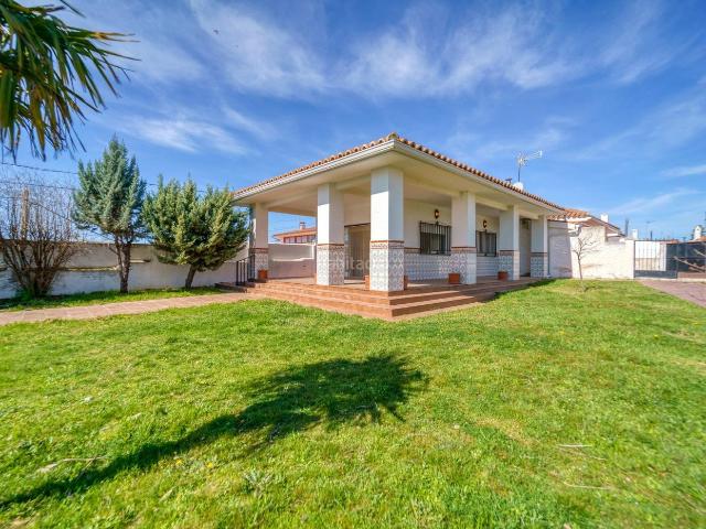Chalet en venta en Villamanrique de Tajo. Chalets Villamanrique de.