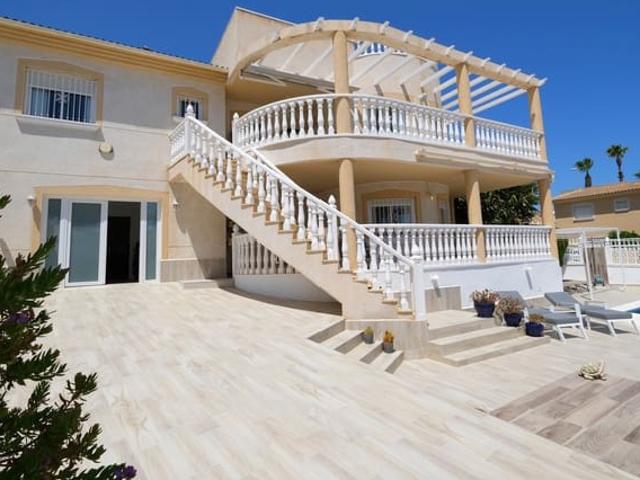 Chalet en venta en Villamartin, Alicante Costa Blanca