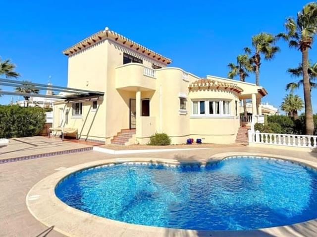 Chalet en venta en Villamartin, Alicante Costa Blanca