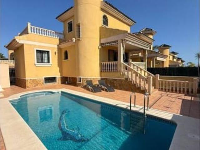 Chalet en venta en Villamartin, Alicante Costa Blanca