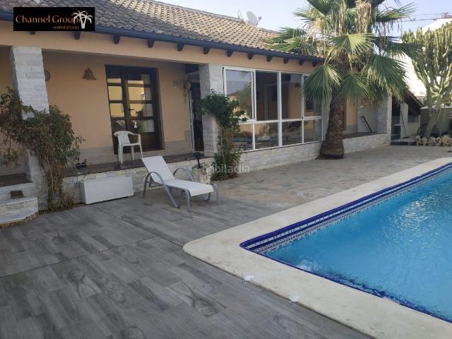 Chalet en venta en Villamartín. Chalet independiente en Orihuela Costa. Chalets.