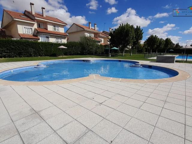 Chalet en venta en Villamayor. Chalet en venta en Urbanización Los Páramos, 4 dormitorios. Chalets.