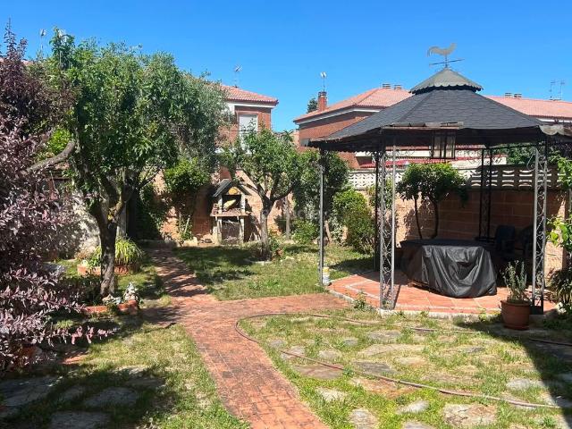 Chalet en venta en Villanueva de la Torre. OPORTUNIDAD ÚNICA EN VILLANUEVA DE LA TORRE. Chalets Villanueva de la.