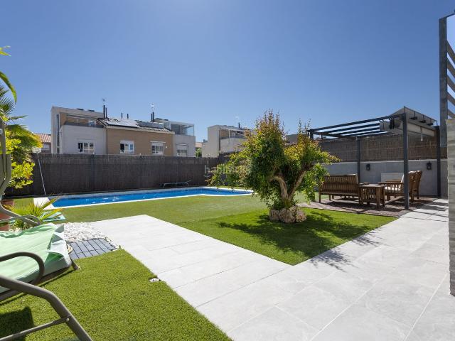 Chalet en venta en Villanueva de la Cañada, Villanueva de la Cañada. CAPITAL HOME VENDE EN EXCLUSIVA ESPECTACULAR CHALET PAREADO EN LA ZONA MAS DEMANDADA DE VILLANUEVA DE LA CAÑADA. Chalets.