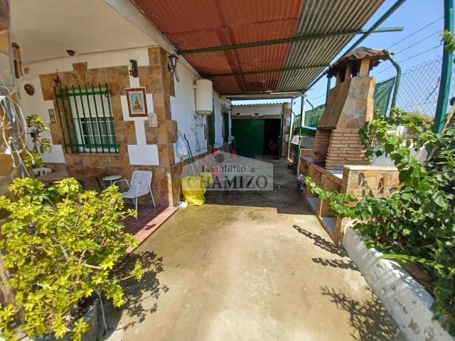 Chalet en venta en Villanueva de la Serena. CHALET CON ESCRITURAS Y BUENOS ACCESOS CERCANO A VILLANUEVA DE LA SERENA ?. Chalets Villanueva de la.