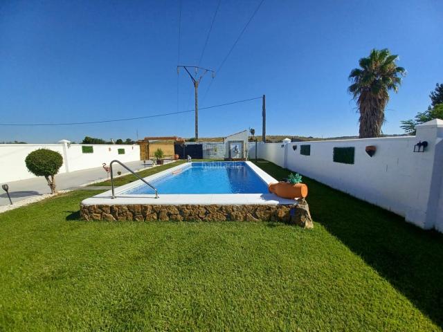 Chalet en venta en Villanueva de la Serena. ?GRAN CHALET EN VENTA CON PISCINA, LUZ DE RED Y POZO EN VILLANUEVA DE LA SERENA?. Chalets Villanueva de la.
