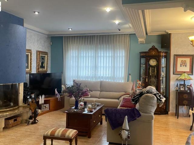 Chalet en venta en Villaquilambre. CHALET INDIVIDUAL en VILLARRODRIGO. Chalets.