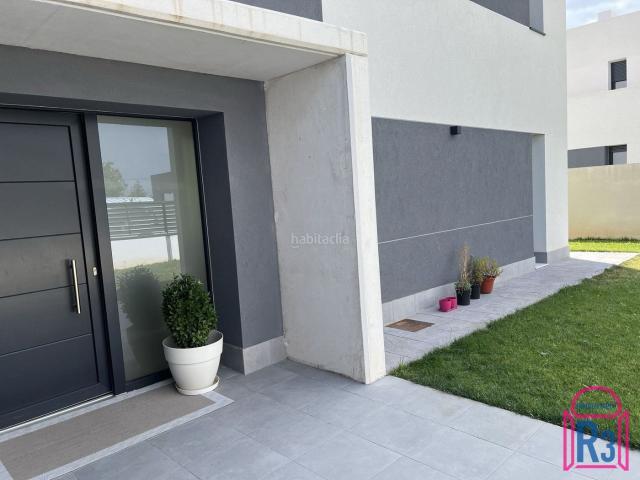 Chalet en venta en Villaquilambre. Chalet individual Passivhaus de reciente construción. Chalets.