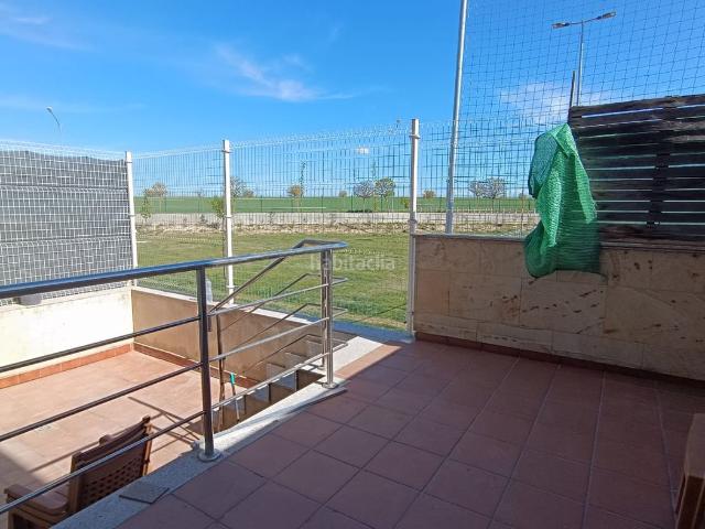 Chalet en venta en Villares de la Reina. Chalet adosado en Viilares de la Reina. Chalets Villares de la.