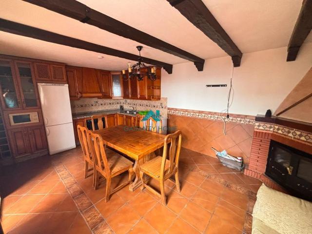 Chalet en venta en Villares Los. Casa en Los Villares con garaje para 3 coches y amplia terraza. Chalets Villares.