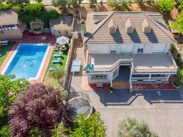 Chalet en venta en Villares Los. Chalet en La Pandera con piscina, amplios exteriores y licencia turística. Chalets Villares.