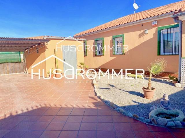 Chalet en venta en Villarreal Vila real, Centro. Chalet en el Madrigal de Vilareal con parcela y en una sola planta. Chalets Villarreal Vila.