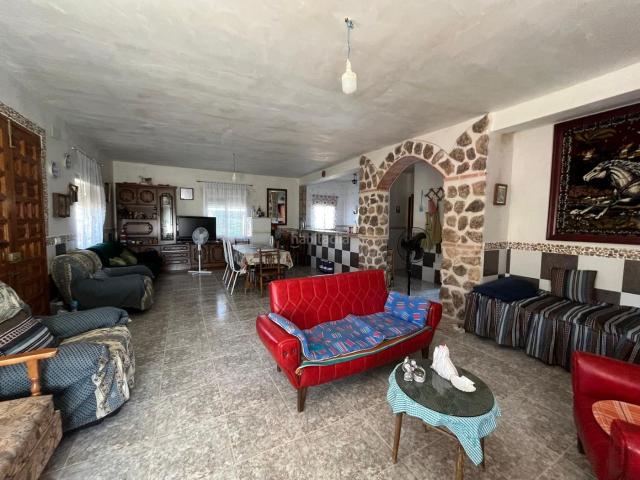 Chalet en venta en Villarrubia de los Ojos. CHALET CON PISCINA EN CAMINO LOS RENALES DE VILLARUBIA DE LOS OJOS. Chalets Villarrubia de los.