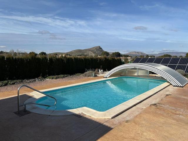 Chalet en venta en Villena, Las Virtudes. Chalets.