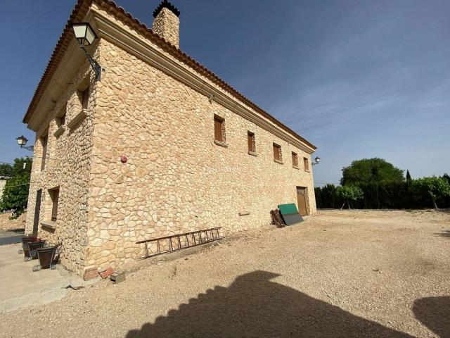Chalet en venta en Villena, Las Virtudes. Enorme villa de 5 dormitorios y 3 baños con establos. Chalets.