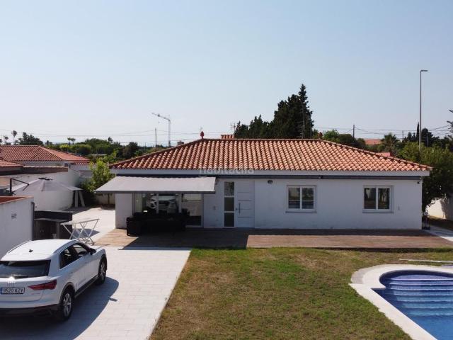 Chalet en venta en Vinaròs, Boverals Saldonar. Chalet en venta en Vinaròs, 3 dormitorios y 2 baños. Chalets.