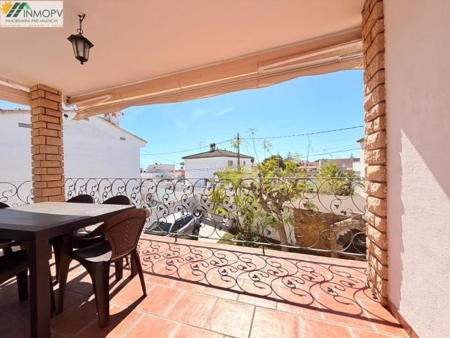 Chalet en venta en Vinaròs, Boverals Saldonar. EN VENTA CHALET INDEPENDIENTE DE 3 DORMITORIOS A POCOS METROS DE LA PLAYA!. Chalets.