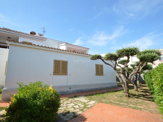 Chalet en venta en Vinaròs, Costa Norte. Villa en venta en Vinaròs con vistas al mar. Chalets.