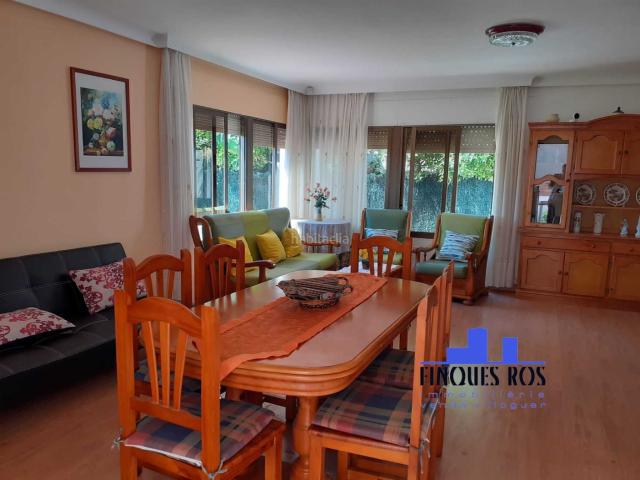 Chalet en venta en Vinaròs, Les Salines. CHALET EN PRIMERA LINEA DE MAR A POCOS METROS DE LA POBLACION. Chalets.