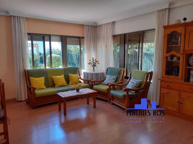 Chalet en venta en Vinaròs, Les Salines. CHALET EN PRIMERA LINEA DE MAR A POCOS METROS DE LA POBLACION. Chalets.