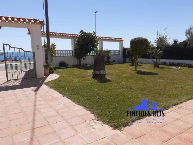 Chalet en venta en Vinaròs, Les Salines. CHALET EN PRIMERA LINEA DE MAR A POCOS METROS DE LA POBLACION. Chalets.