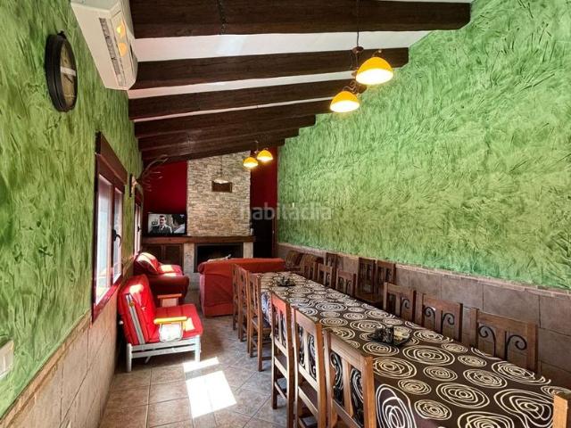 Chalet en venta en Viso del Marqués. Una espaciosa propiedad con piscina y estancias llenas de color. Chalets Viso del.