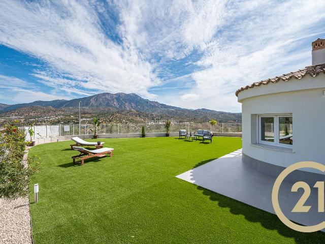 Chalet en venta en Viñuela. Chalets independientes con parcela privada desde 335.000. Chalets.