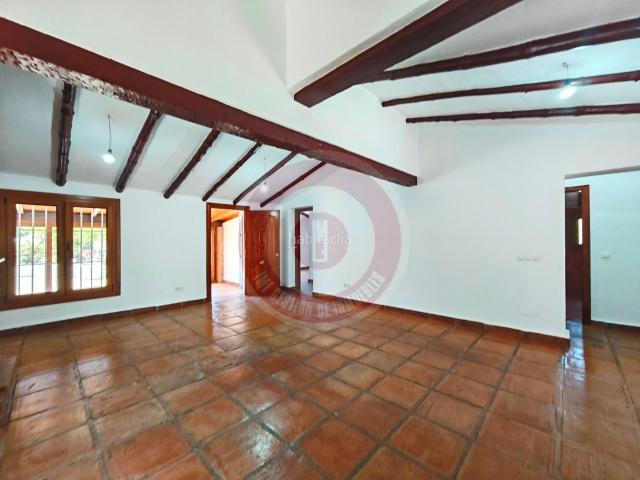 Chalet en venta en Viñuela. ? Espectacular Villa Independiente con gran parcela y piscina privada en el término municipal de Viñuela, Málaga. Chalets.