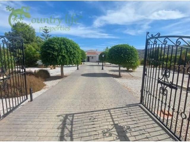 Chalet en venta en Viñuela, Málaga
