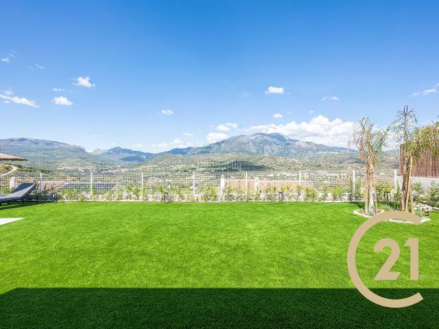 Chalet en venta en Viñuela. Villas modernas con vistas al embalse de La Viñuela y La Maroma, en plena naturaleza de la Axarquía malagueña. Chalets.