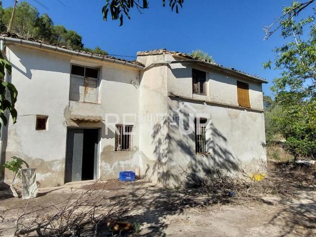 Chalet en venta en Xàtiva. MUY BIEN UBICADO EN BIXQUERT, TERRENO URBANO CON LUZ Y AGUA. Chalets.