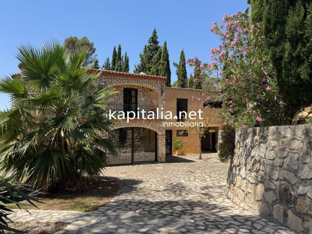 Chalet en venta en Xàtiva. Espectacular chaletvilla en VENTA de lujo en Bixquert con piscina, sauna y vistas panorámicas. Chalets.