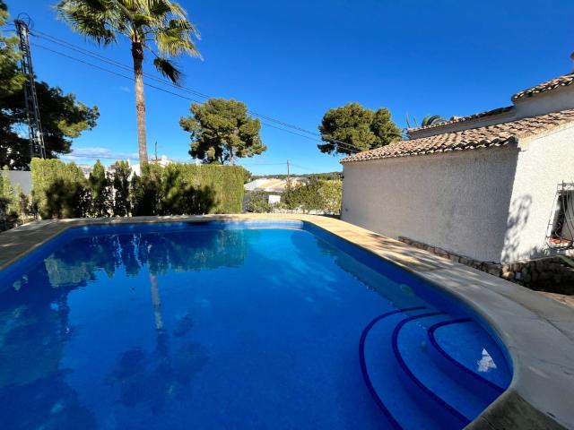 Chalet en venta en Xàbia, Cap Martí El Tossalet Pinomar. Villa tranquila con vistas al mar. Chalets.