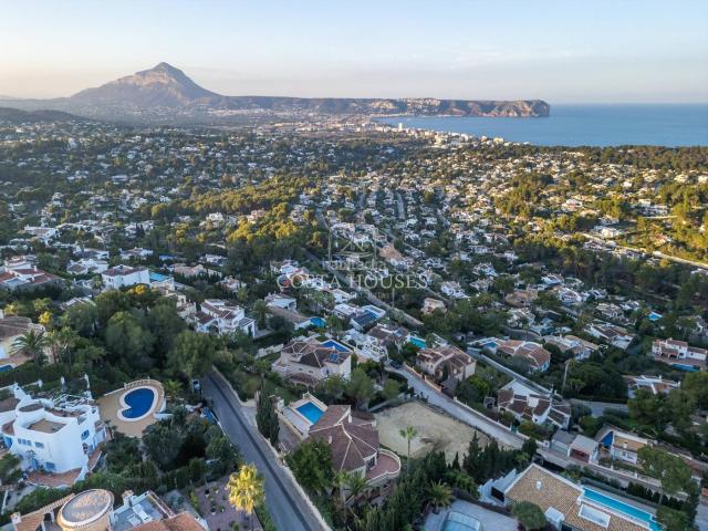 Chalet en venta en Xàbia, La Granadella Costa Nova. VENTA CHALET MEDITERRANEO CON VISTAS PANORAMICAS A LA BAHIA DE JAVEA Y EL MAR. Chalets.