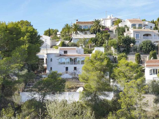 Chalet en venta en Xàbia, La Granadella Costa Nova. Villa tradicional de 5 dormitorios en Jávea, Pinosol con apartamento de invitados. Chalets.