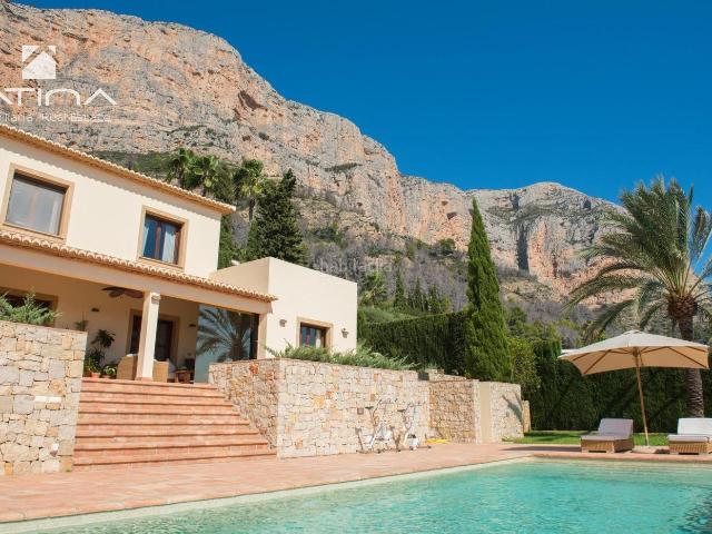 Chalet en venta en Xàbia, Montgó Ermita. Villa en venta en el Montgó, Jávea Orientación sur, vistas abiertas y energía solar. Chalets.