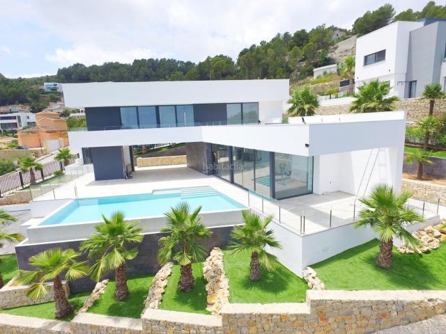 Chalet en venta en Xàbia, Partida Comunes Adsubia. Impresionante villa moderna en una ubicación privilegiada con vistas al mar en Jávea. Chalets.
