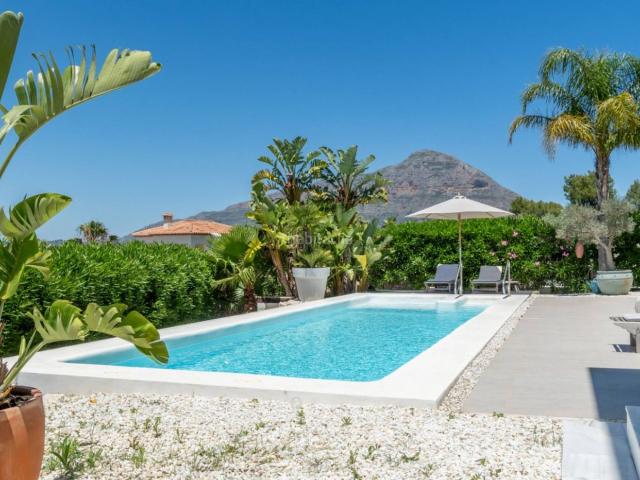 Chalet en venta en Xàbia, Partida Comunes Adsubia. VILLA AURELIA SERENIDAD CONTEMPORANEA FRENTE AL MONTGO JAVEA. Chalets.