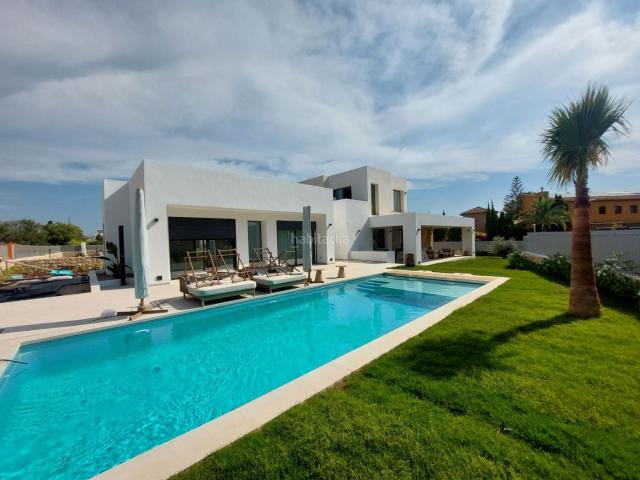 Chalet en venta en Xàbia, Partida Comunes Adsubia. Villa de lujo en estilo moderno a estrenar en Jávea. Costa Blanca. Chalets.