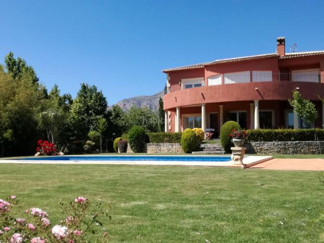 Chalet en venta en Xàbia, Partida Comunes Adsubia. Villa señorial rodeada de naturaleza en Jávea. Chalets.