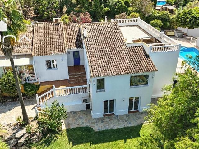 Chalet en venta en Xàbia, Puerto. Villa con apartamento independiente en Jávea Reformada, eficiente y lista para entrar a vivir. Chalets.