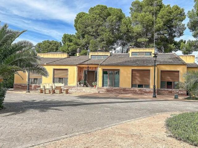 Chalet en venta en Yecla