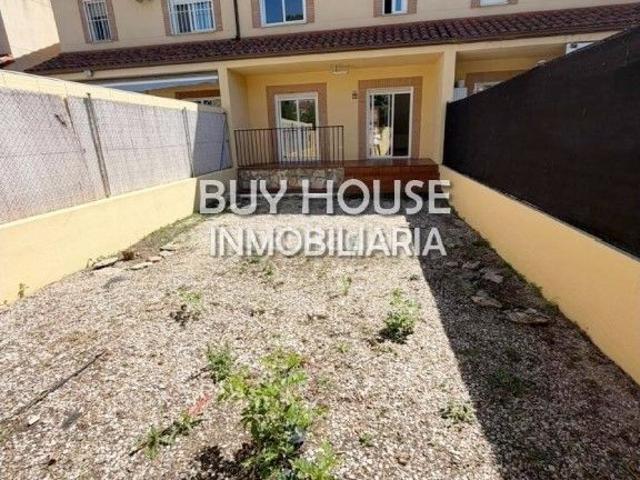 Chalet en venta en Yeles. CHALET ADOSADO EN YELES CENTRO CON DOS FANTÁSTICOS PATIOS!. Chalets.