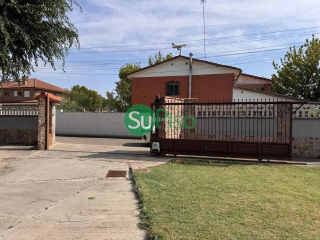 Chalet en venta en Yeles. Chalets.