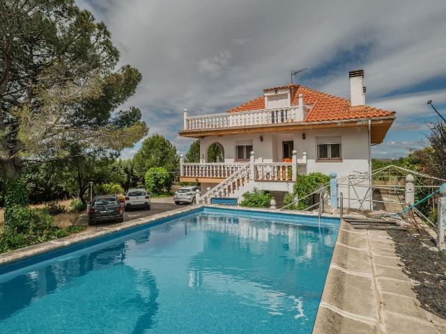 Chalet en venta en Yeles. MAGNÍFICO CHALET CON ENORME PARCELA !. Chalets.