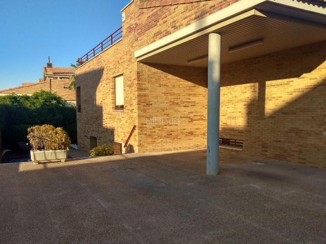 Chalet en venta en Zaragoza, Montecanal. Chalet en venta en la Urb. Parque del Sur con piscina particular. Chalets.