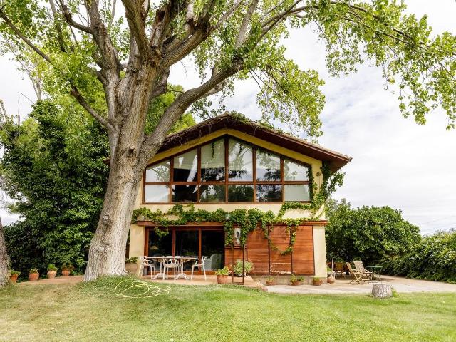 Chalet en venta en Zaragoza, Miralbueno. CHALET EN VENTA CON CASA DE INVITADOS EN CAMINO DE SANTA BARBARA. Chalets.