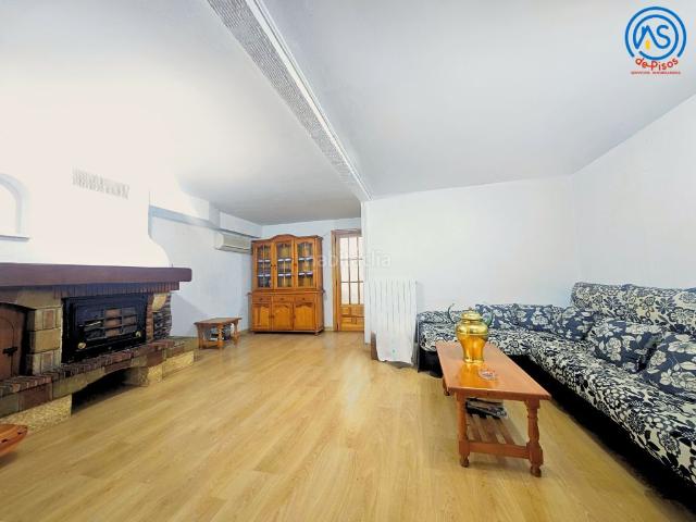 Chalet en venta en Zaragoza, Salvador Allende. Vivir en la ciudad y disfrutar de un chalet con jardín?. Chalets.