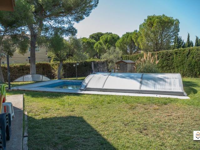 Chalet en venta en Zaragoza, Peña el Zorongo. Villa o chalet listo para entrar a vivir en Urbanización El Zorongo. Chalets.